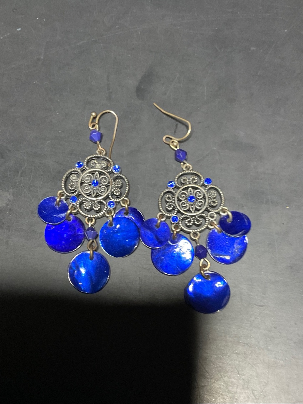 Dangling blue elegant earrings